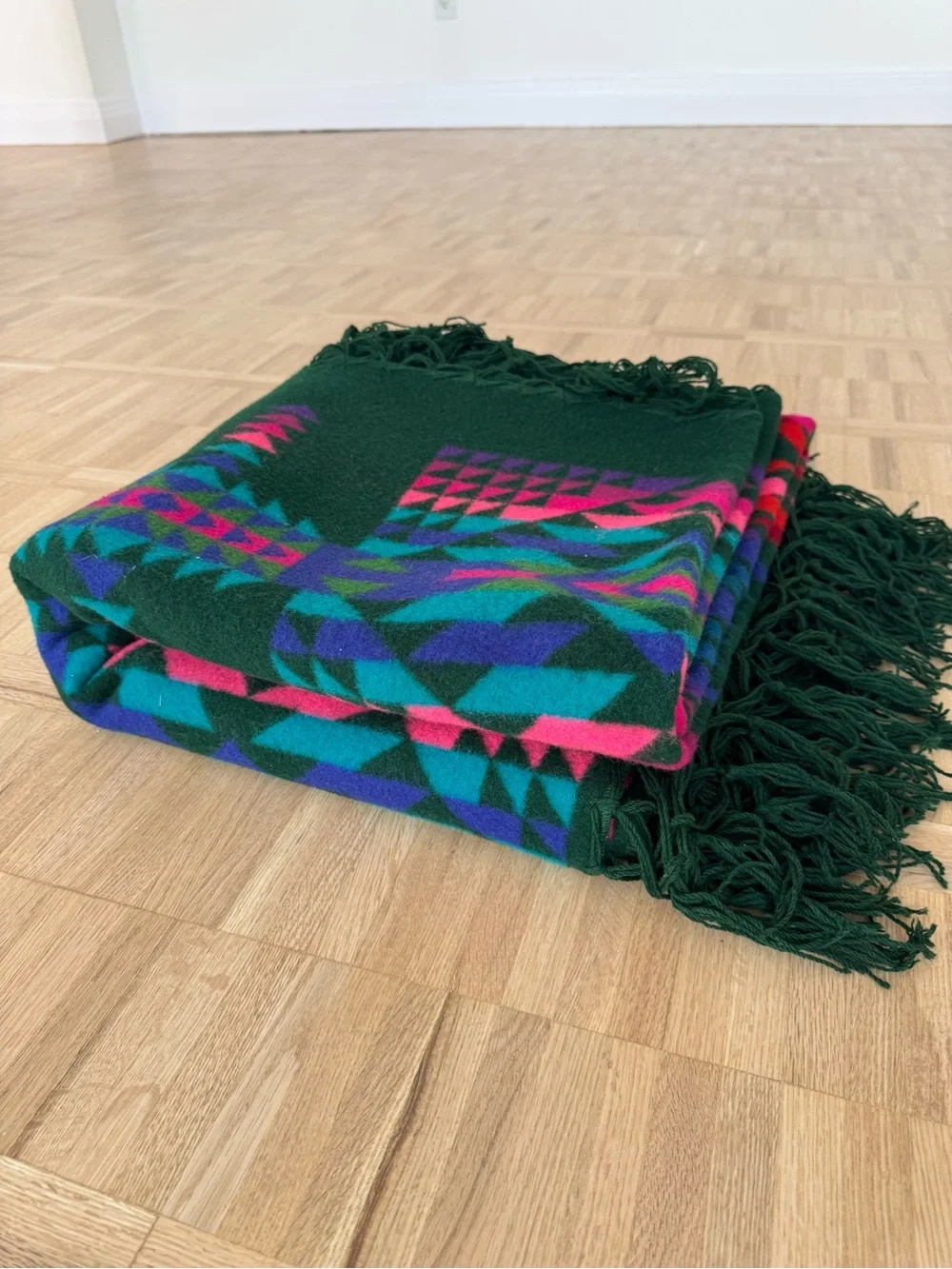 VINTAGE Pendleton Blanket w/tags.
Geometric, Forest Green with Multi Colour - Picture 1 of 3